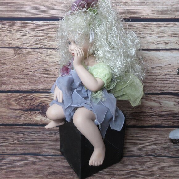 Duck House Heirloom Sitting 14" Desdemona Sitting Doll - Picture 12 of 12